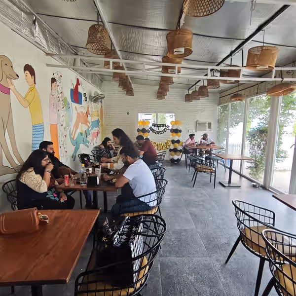 Indoor/Outdoor Cafe